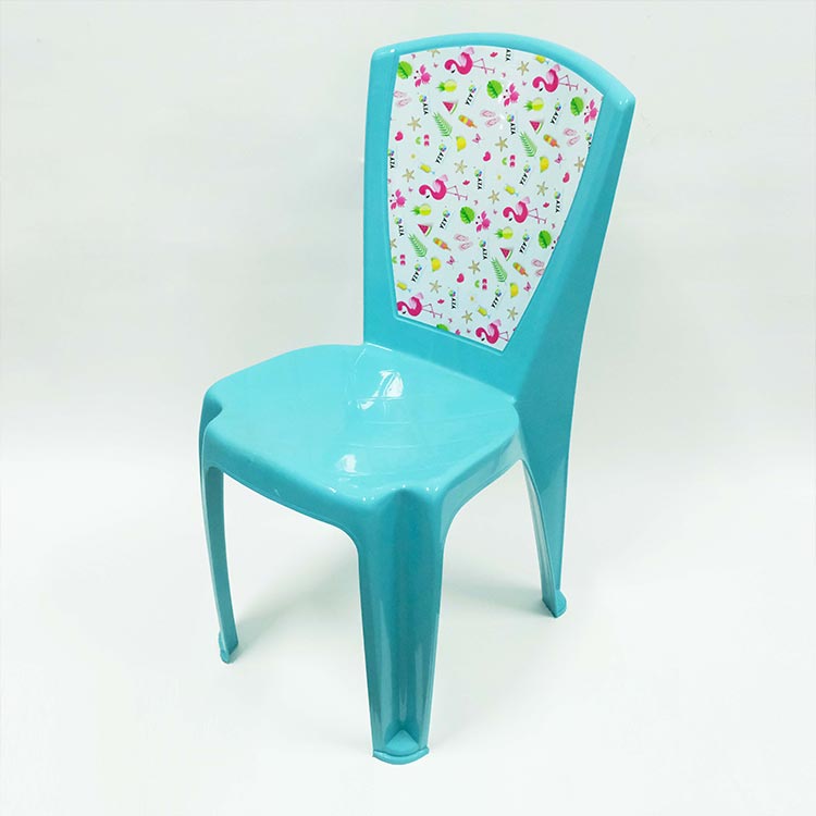 Stampaggio ad iniezione di sedie impilabili in plastica nell'etichetta dello stampo