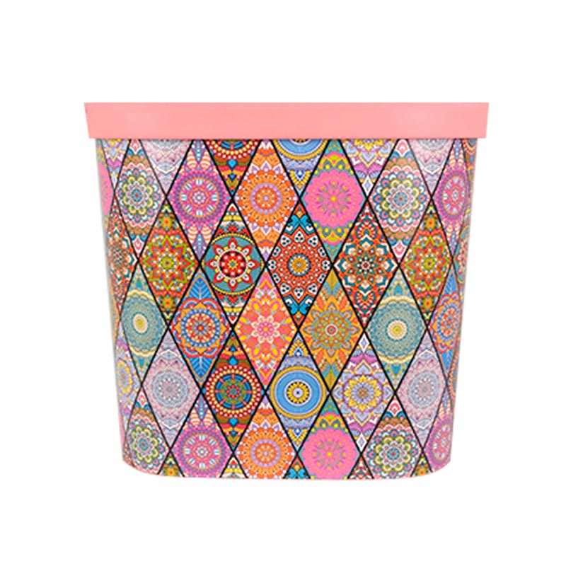 Stampaggio ad iniezione di contenitori di stoccaggio nell'etichetta dello stampo